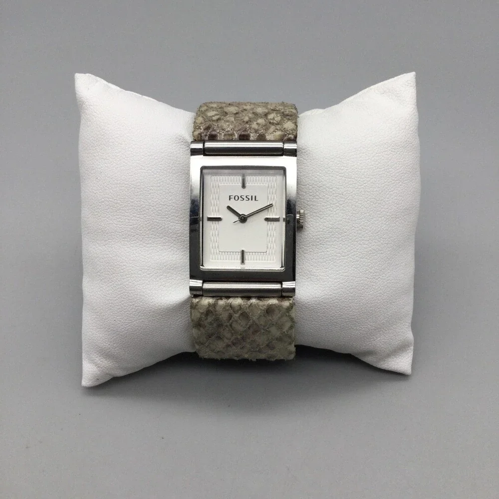 Fossil Womens Watch 24mm Silver Tone Dial Dress CE-2259 New Battery 6.5